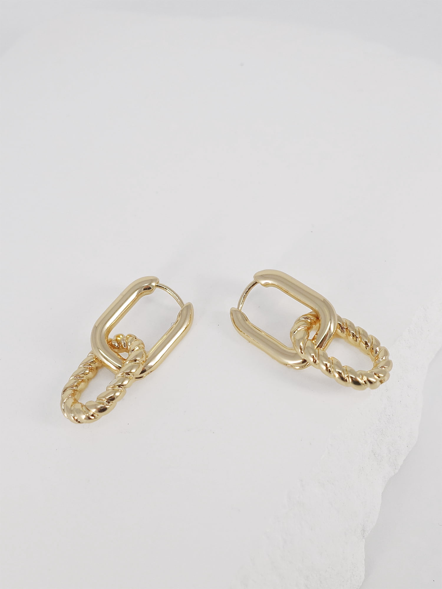Time and Tru Women's linked Hoop Earring in Gold Plated - Image 3